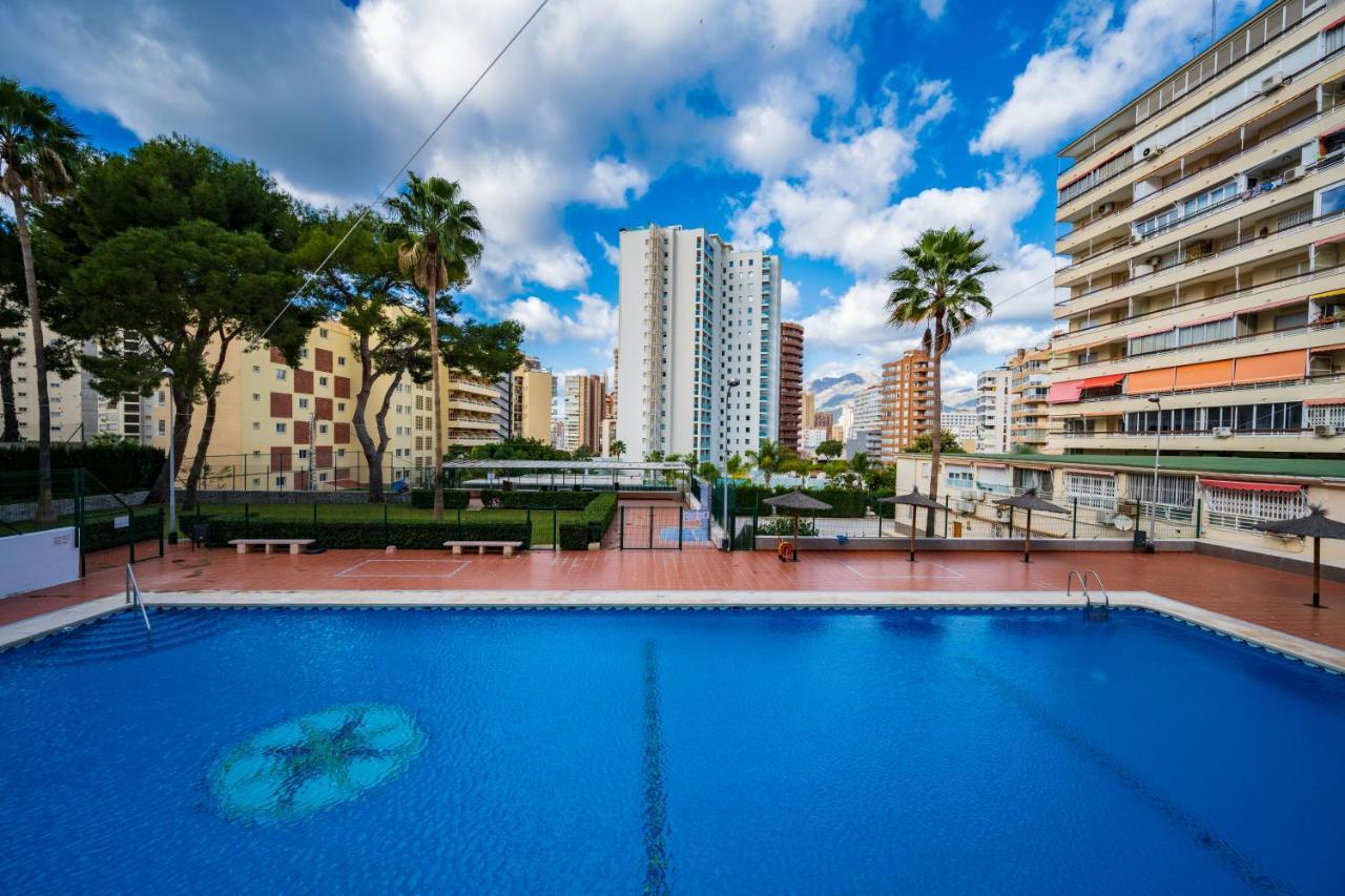 Beautiful Parque Loix 4 Bedroom Apartment Shared Pool, Tennis Court Benidorm Dış mekan fotoğraf