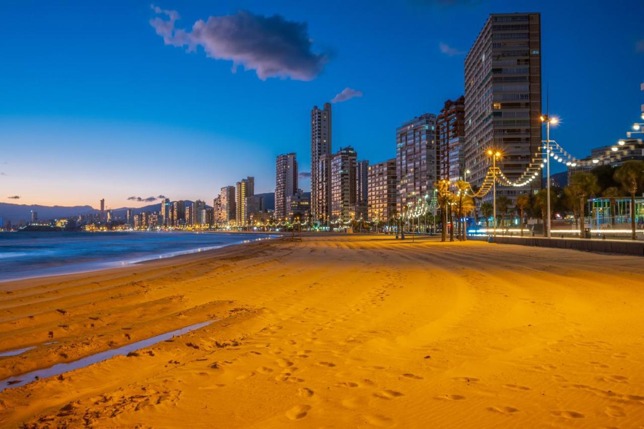 Beautiful Parque Loix 4 Bedroom Apartment Shared Pool, Tennis Court Benidorm Dış mekan fotoğraf