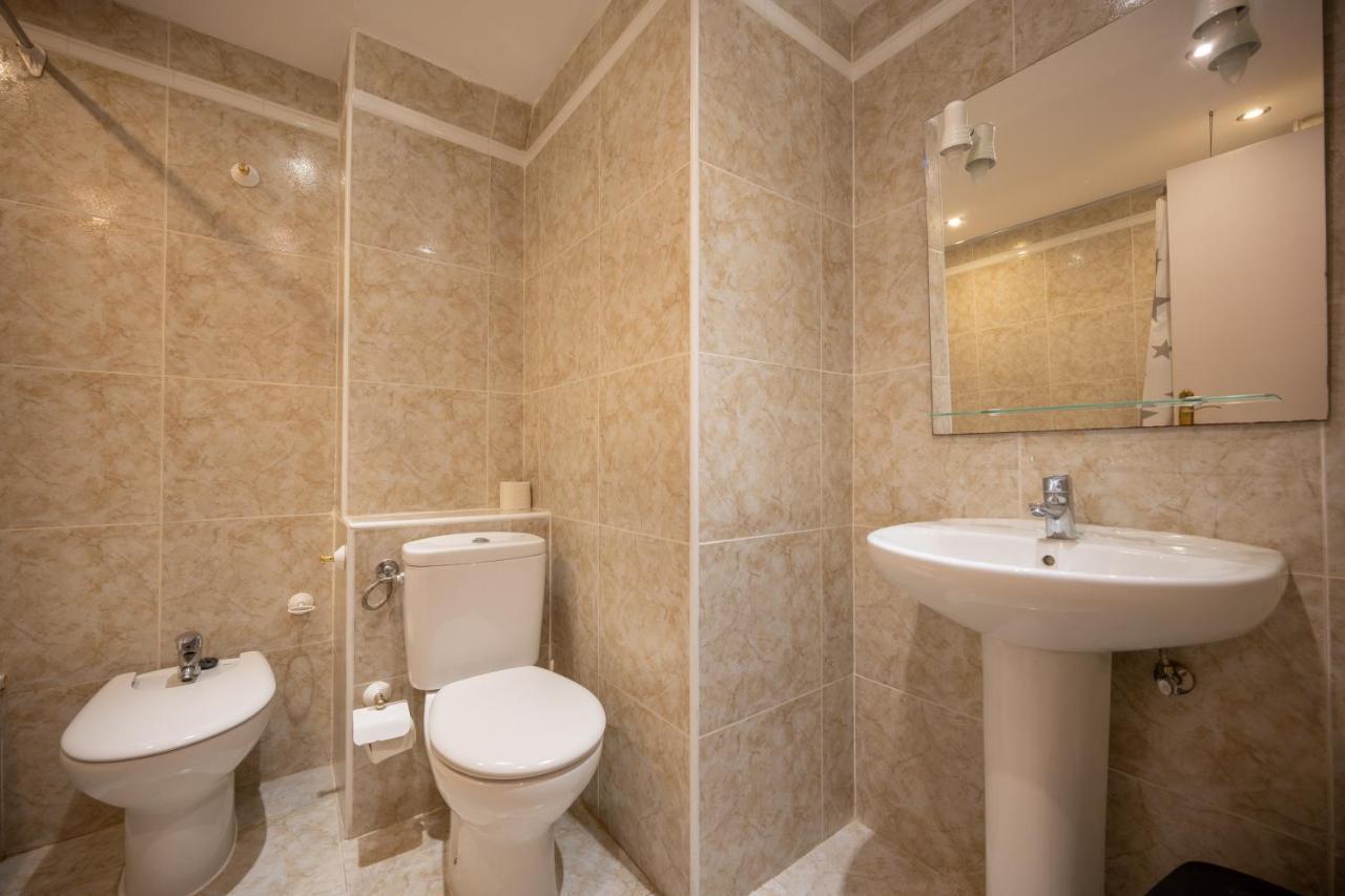 Beautiful Parque Loix 4 Bedroom Apartment Shared Pool, Tennis Court Benidorm Dış mekan fotoğraf